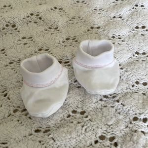 EUC Kissy kissy newborn girl booties